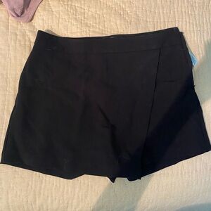 New with tags, dynamite skort. Cute, high waisted and size 12